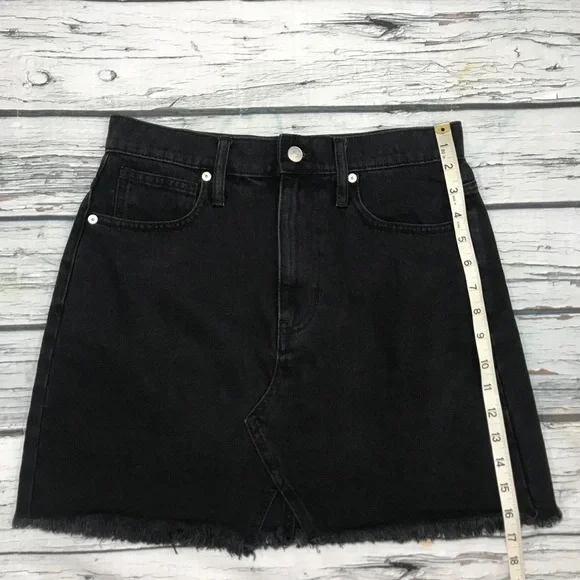 ⚡️SOLD⚡️Madewell Denim Mini Skirt Black Jean Cutoff Distressed Hem Women’s - Picture 16 of 16